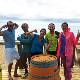 photo groupe d'amis sur la plage